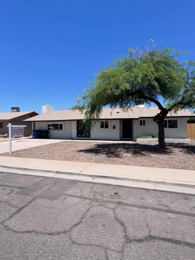 Single-story ranch, finished exterior